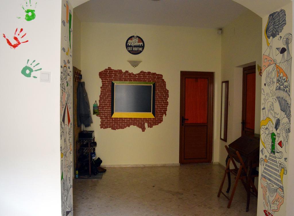Exit Routine Hostel Timişoara Buitenkant foto