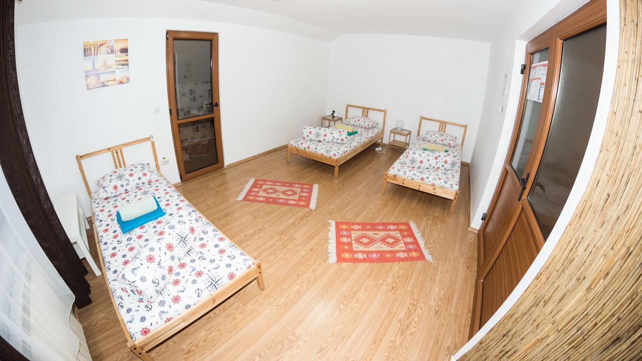 Exit Routine Hostel Timişoara Buitenkant foto